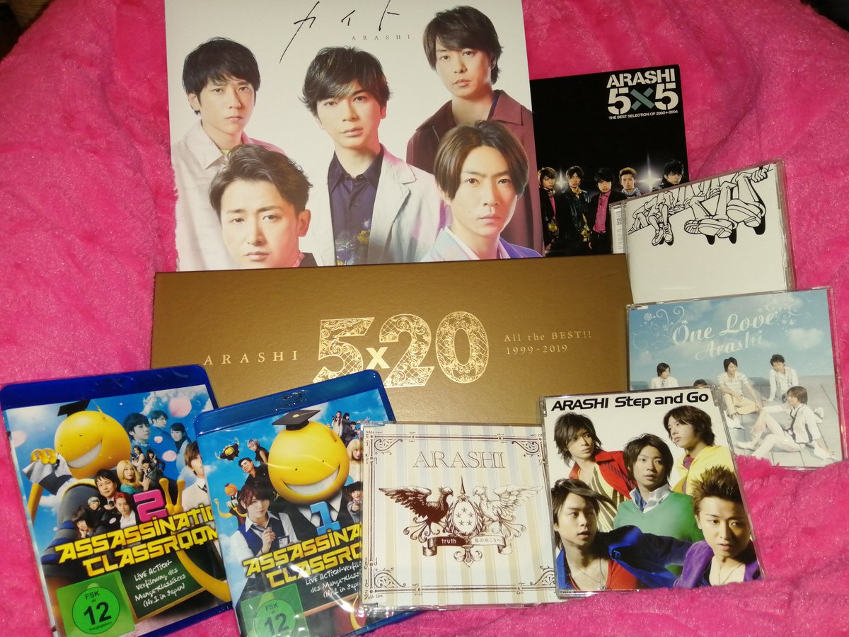 Momopii79's tweet photo. Meine Geburtstagsgeschenke.
Diesmal zu meiner großen Freude im Zeichen von Arashi 嵐 @arashi5official
Danke an meine bessere Hälfte @JanyKuhn, der das alles organisiert hat. 
Danke an alle die sich beteiligt haben. https://t.co/VEUW5EeY6Z