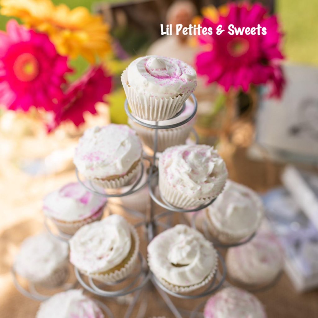 lilpetites's tweet photo. Made some Vanilla Lavender cupcakes for a beautiful wedding a few weeks ago 🧁 Thank you @sonniegram and Walter for letting me a small part of your special day 💗 👰 🤵 🍷 #lilpetitesandsweets #cupcakes #vanillalavender #wedding #NorCal #winery 📸: @embracelifeadam https://t.co/knNSpT3I9g