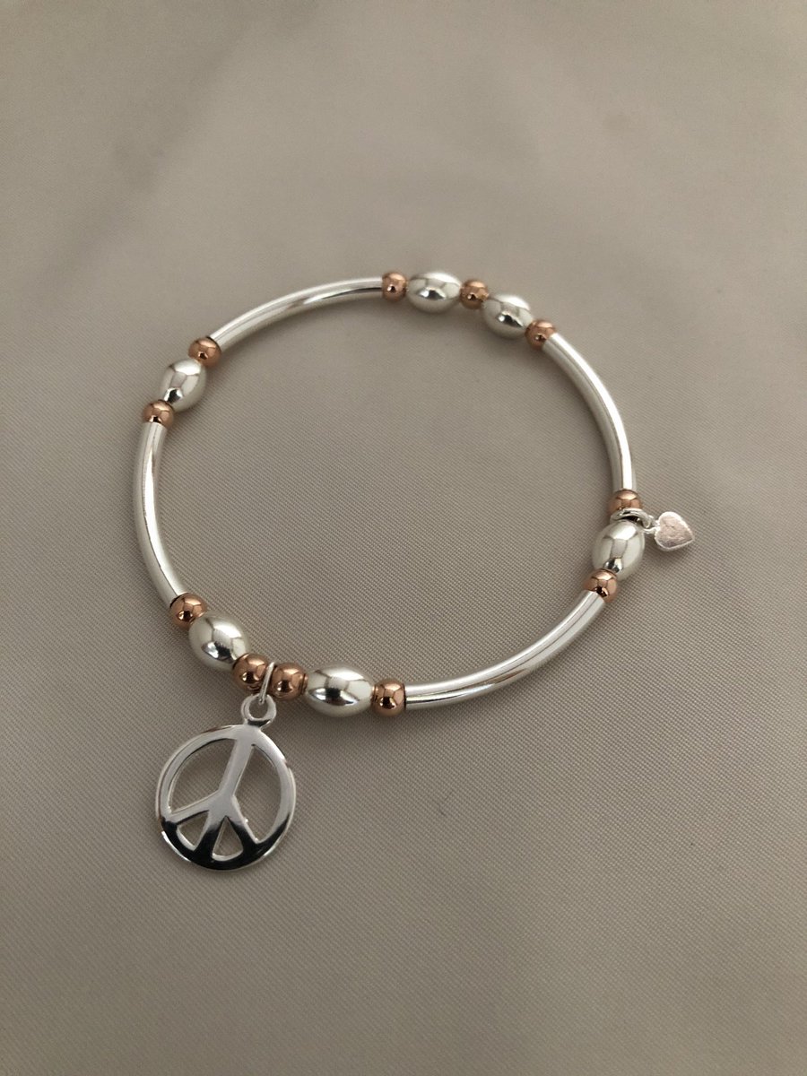 TighaS's tweet photo. Sterling silver and rose gold peace sign noodle bracelet 💕
£27
Free delivery 
#peace #love #SterlingSilver #bracelets #giftideas #jewellery #Silver https://t.co/gAS4WSGOid