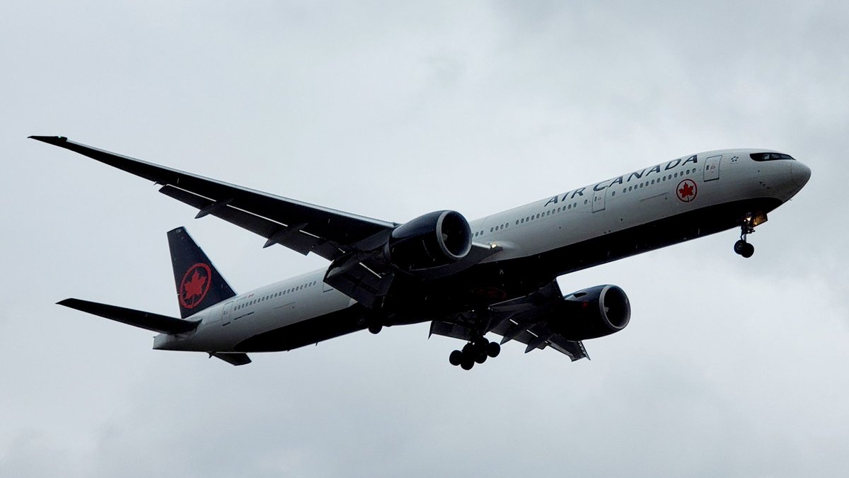 veryboeing's tweet photo. AC #B777 -333(ER) #CFIVM CYYZ https://t.co/EliWwztp7i