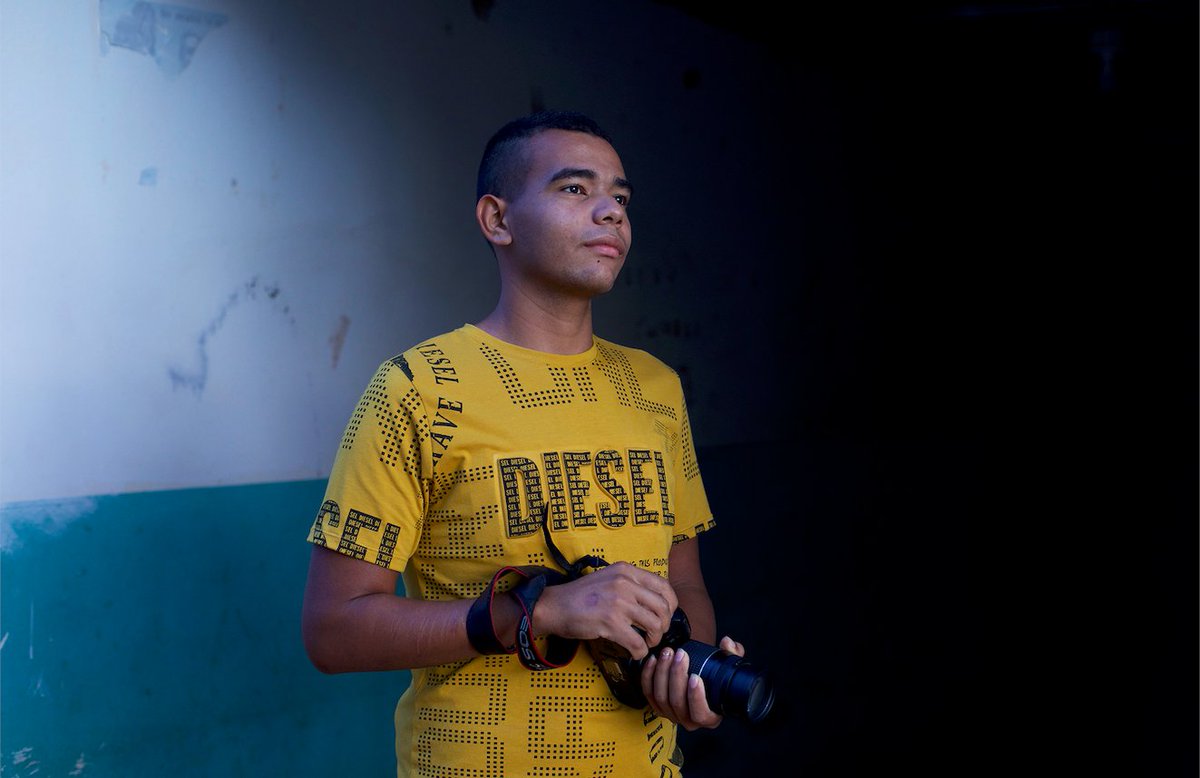 Misión de la ONU en Colombia (@misiononucol) on Twitter photo "Para mí una cámara es libertad, siento que aquí es una herramienta para construir paz”, dice Cristian, uno de los 30 jóvenes que se forma en comunicación con apoyo de la <a href="/MisionONUCol/">Misión de la ONU en Colombia</a> y <a href="/PnudColombia/">PNUD Colombia</a> en el antiguo ETCR de Tierra Grata, en #Cesar. 👉 bit.ly/2JdE7h1 "Para mí una cámara es libertad, siento que aquí es una herramienta para construir paz”, dice Cristian, uno de los 30 jóvenes que se forma en comunicación con apoyo de la <a href="/MisionONUCol/">Misión de la ONU en Colombia</a> y <a href="/PnudColombia/">PNUD Colombia</a> en el antiguo ETCR de Tierra Grata, en #Cesar. 👉 bit.ly/2JdE7h1