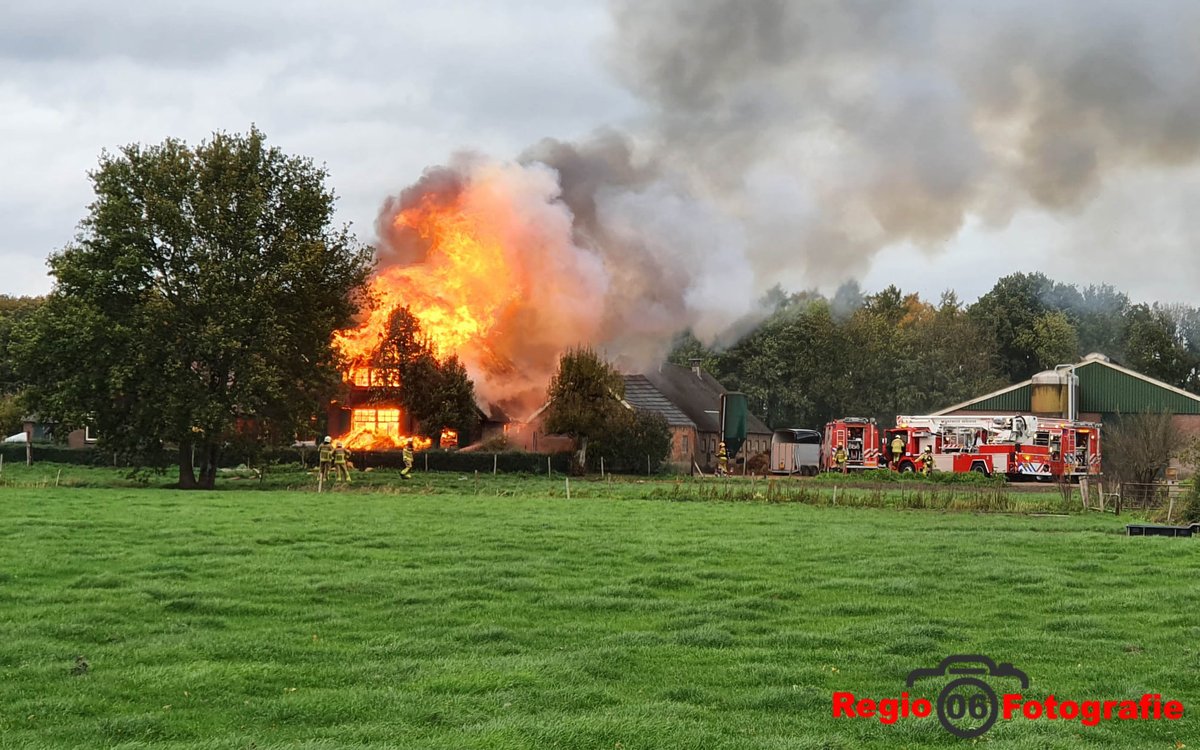 LogisVNOGWest's tweet image. Afgelopen zaterdagmiddag zijn wij gealarmeerd voor een grote brand in Terwolde. We zijn ter plaatse gegaan voor o.a. verzorging en ademlucht.