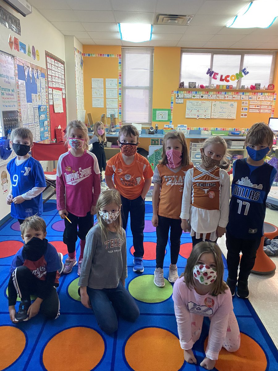 raynie_mclaurin's tweet photo. Great day “Teaming Up Against Drugs” today! #redribbonweek #beDSE #careclass @ds_elementary https://t.co/KmsTcfeFNe