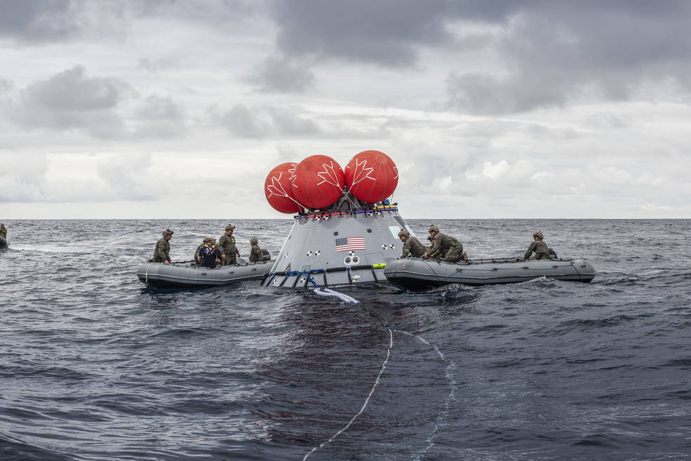 Each year, #NavyDay celebrates the men and women of the United States Navy. The Landing and Recovery Team, led by @NASAGroundSys, consists of personnel from the U.S. Department of Defense, including Navy amphibious specialists. Learn more: go.nasa.gov/3ozHKhl