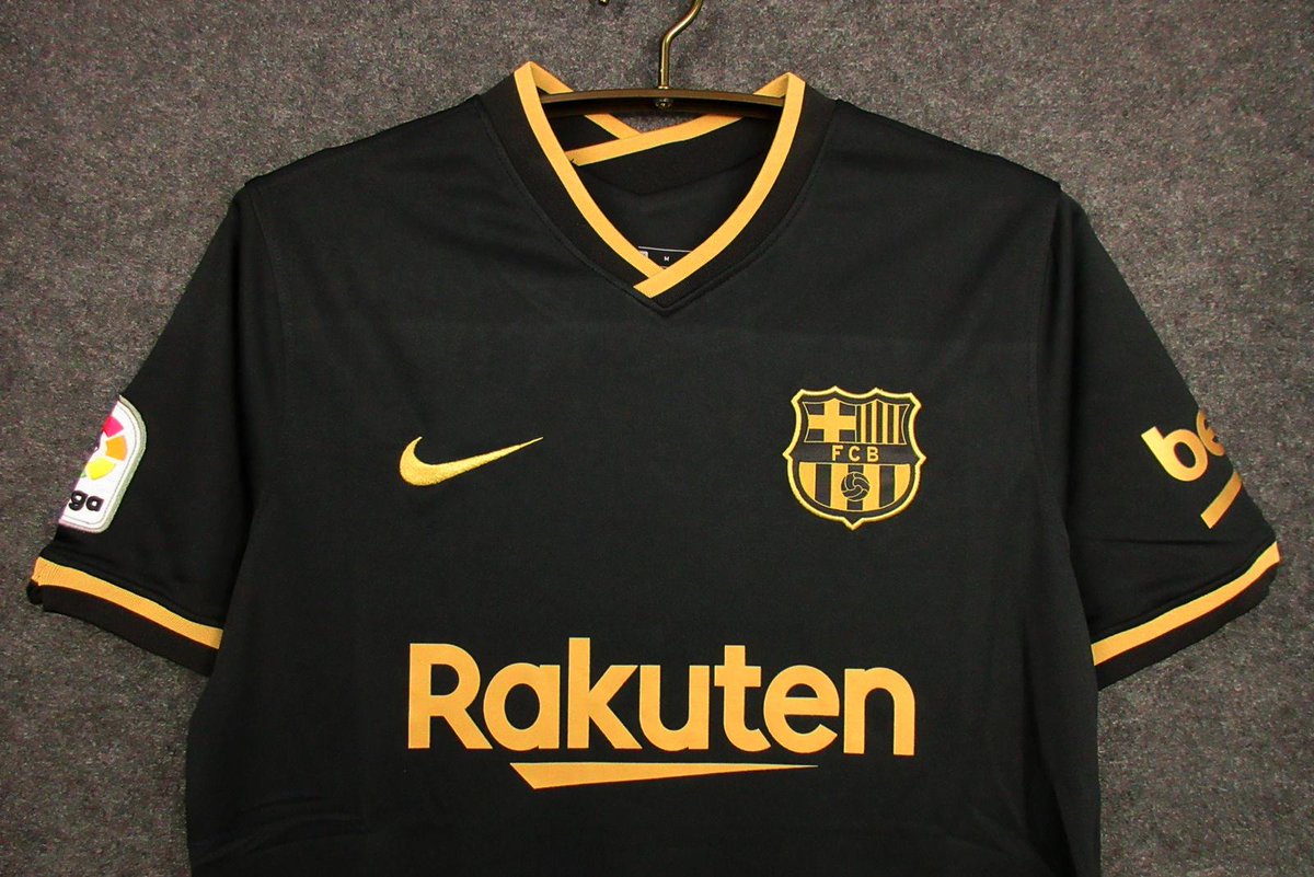 Lordcruyff's tweet photo. ⚠️ ATENCIÓN ⚠️

REGALAMOS está preciosa camiseta del FC Barcelona que tanto esta dando que hablar gracias a mi amigo @Sr_Twisted.

📄 PARA PARTICIPAR:

1. Hacer RT 🔄 a este tweet 
2. Seguir a @Sr_Twisted 

A los 600 RT's anunciamos el ganador.
¡Mucha suerte a los participantes! https://t.co/oDYkgInpPL