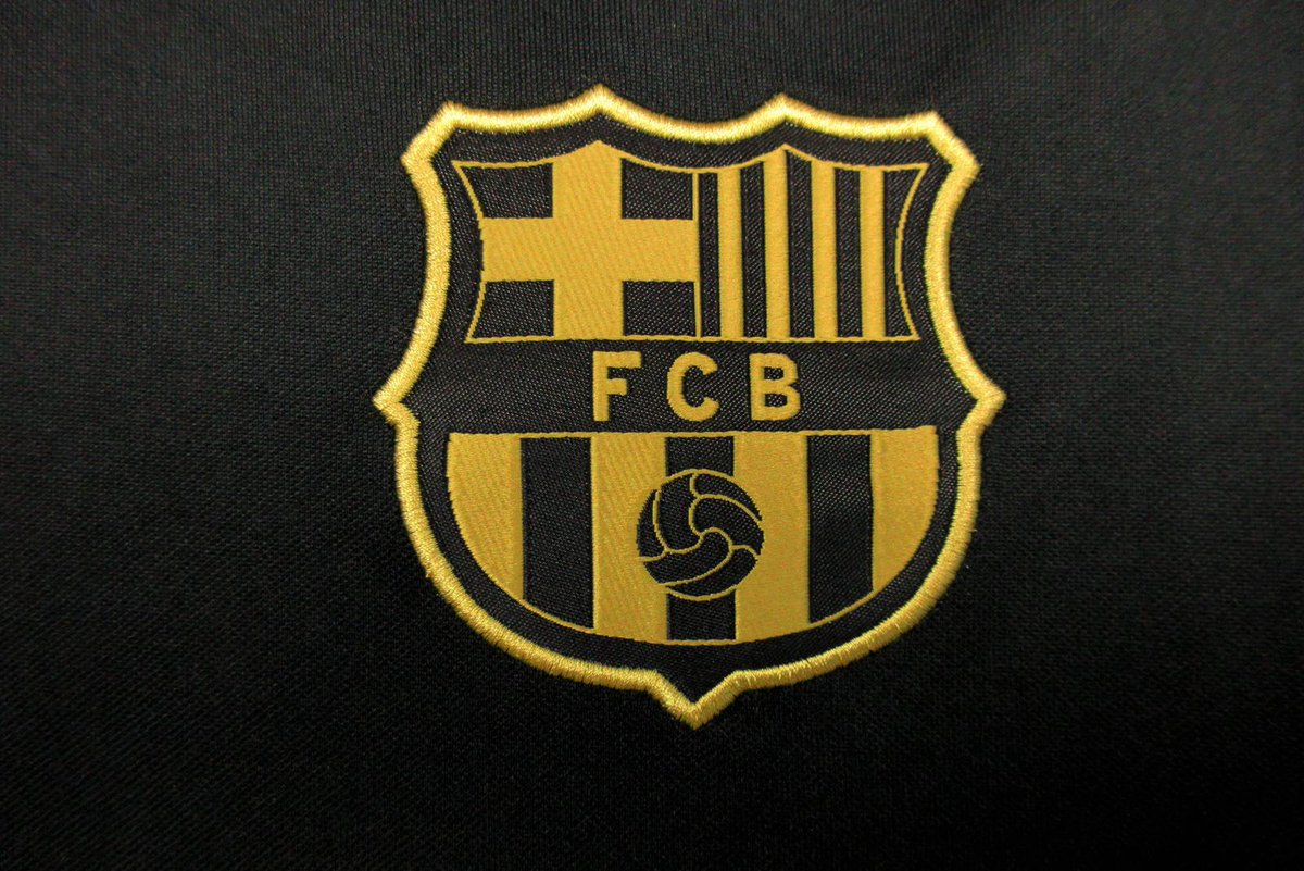 Lordcruyff's tweet photo. ⚠️ ATENCIÓN ⚠️

REGALAMOS está preciosa camiseta del FC Barcelona que tanto esta dando que hablar gracias a mi amigo @Sr_Twisted.

📄 PARA PARTICIPAR:

1. Hacer RT 🔄 a este tweet 
2. Seguir a @Sr_Twisted 

A los 600 RT's anunciamos el ganador.
¡Mucha suerte a los participantes! https://t.co/oDYkgInpPL