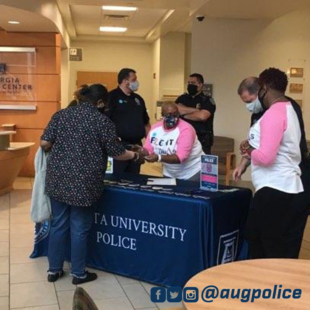 augpolice's tweet photo. We had a great time today at @georgiacancercenter ! Great turnout for a great cause! Special thanks to Connie and Kym #FightLikeDivas

#breastcancerawarenessmonth 
#PinkPatchProject
#pinkpatchproject2020 
#augustauniversity https://t.co/yNI6CRdQMO