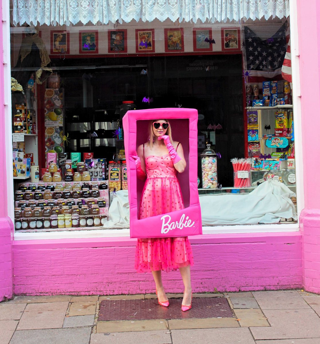 sophie_sierra's tweet photo. Transforming into a real life #Barbie girl for #Halloween in my new blog post! 💖🦇💫

full post 👉 https://t.co/SmNMOJhjWi 🙅 

@Cbeechat @BBlogRT @LovingBlogs #BloggersTribe https://t.co/hwNzvvOyIl