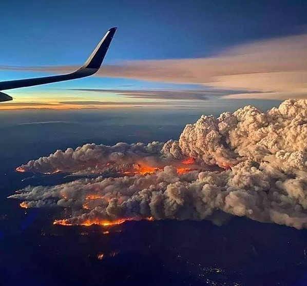 vodka14's tweet photo. Amazing picture of the East Troublesome Fire from a few days ago.  Hopefully the recent snow will go a long way towards knocking this fire down. https://t.co/3Z3SsXAWNs