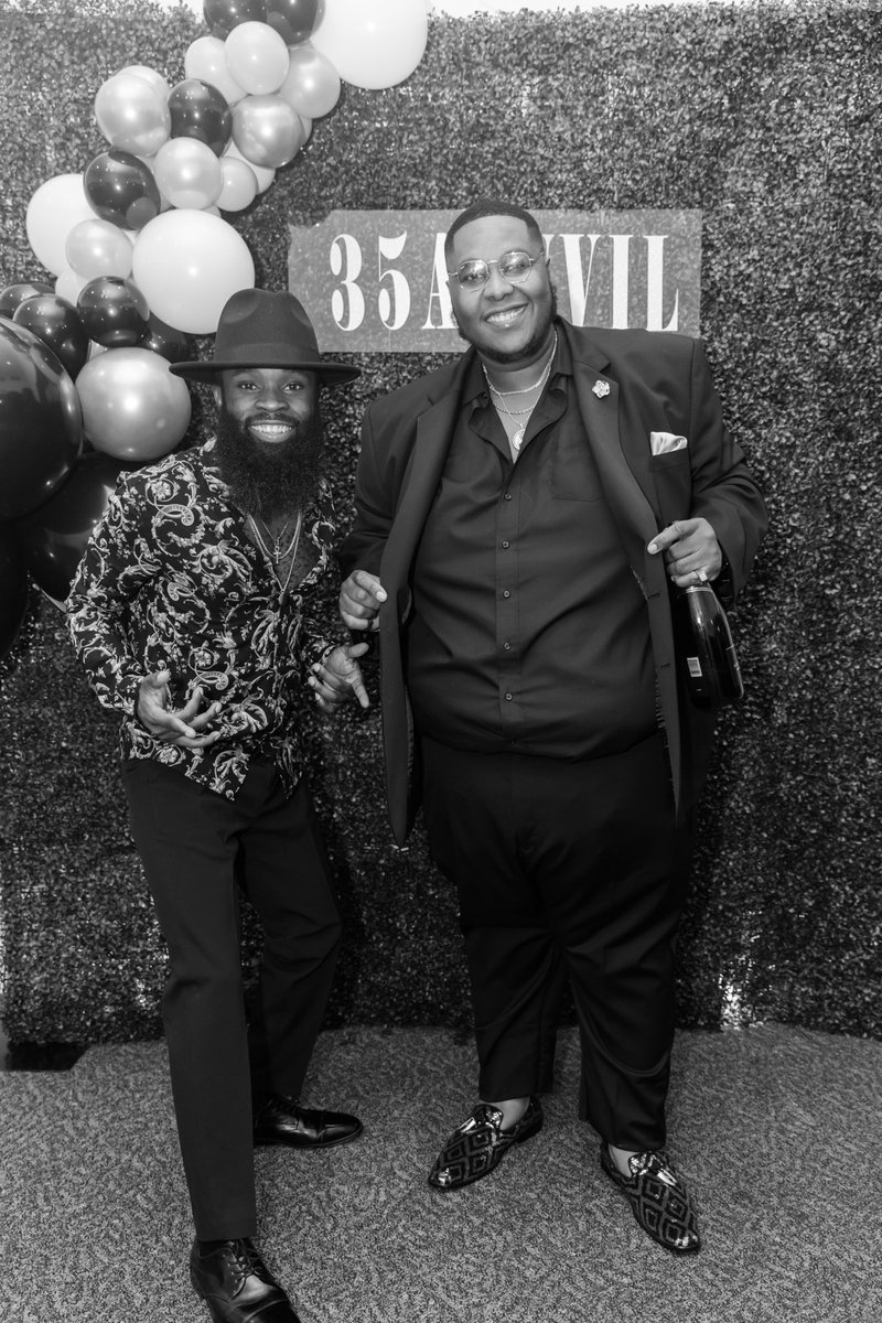 Shaazaam_'s tweet photo. I look like someone's Haitian uncle fresh off the boat at my first function state side. #35AINVIL
Appreciate you bro for the invite and the love 🙏🏾 @5AINVIL https://t.co/wAeKdBaLAU