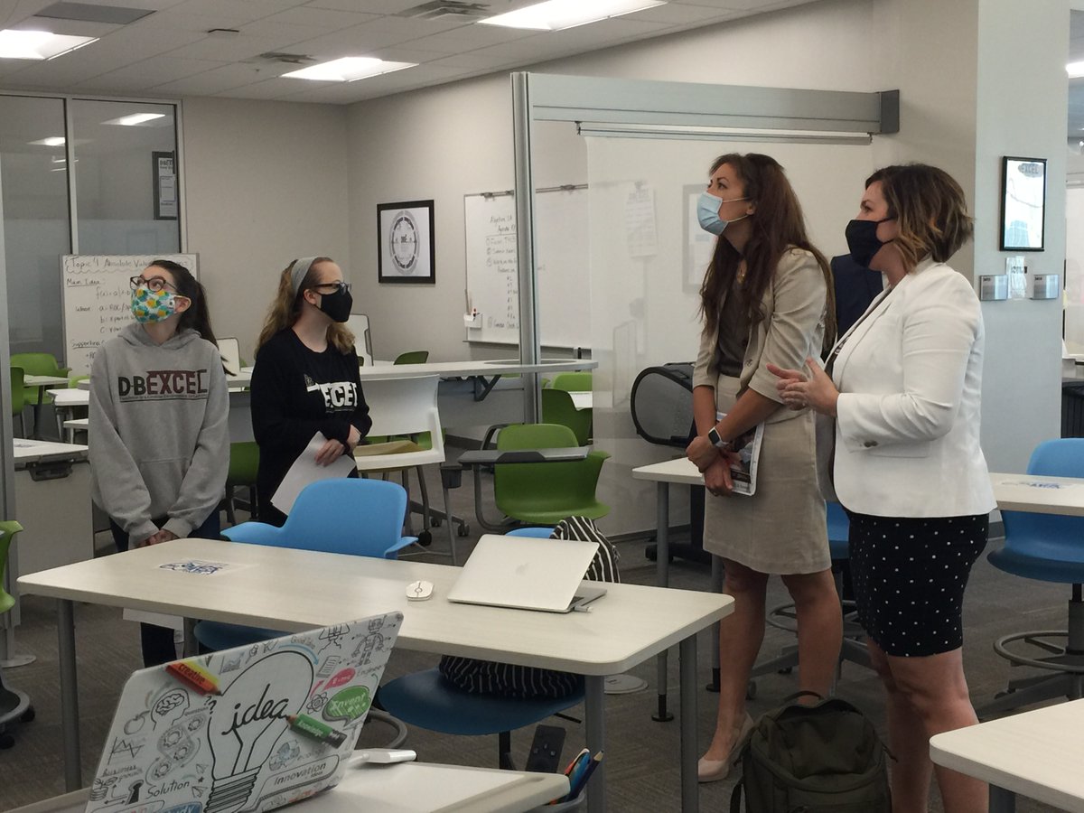 kcs__district's tweet photo. We were fortunate enough to have TN Department of Education Commissioner @SchwinnTeach tour @KCS_DBHS  &amp; @KCS_DBEXCEL today. ⭐️💯 Here are a few photo from her visit. https://t.co/bLcSTiMMDS
