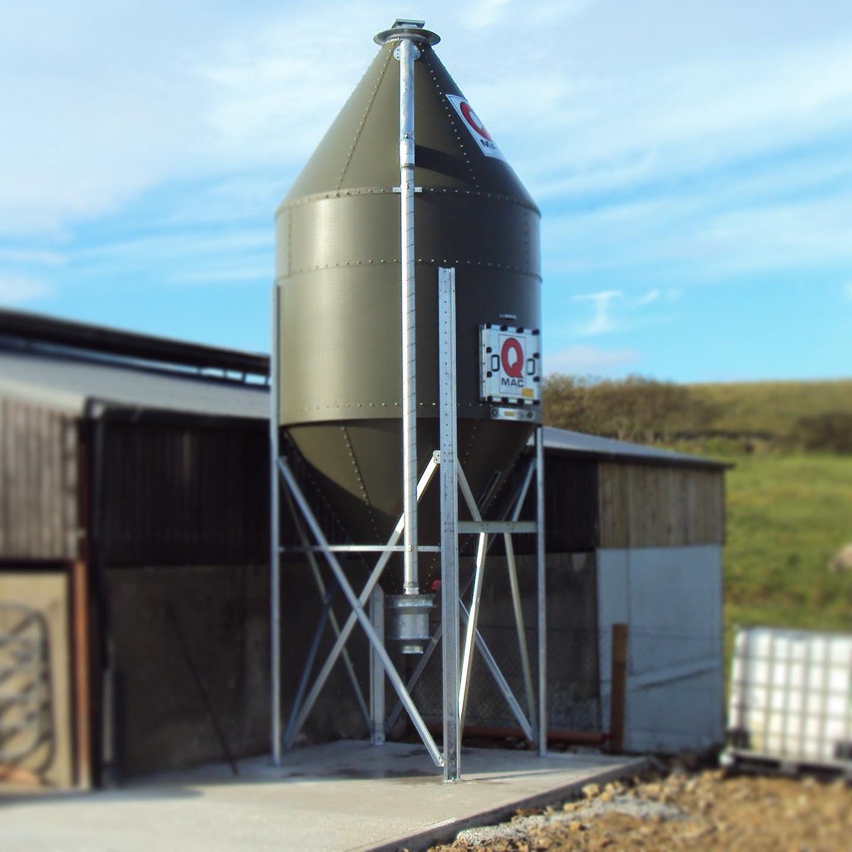 Qmacsilos's tweet photo. Just a few silos delivered recently! #Qmac #QmeansQuality #silos https://t.co/Tfw8cXXmtW