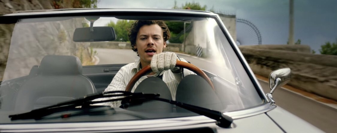 My favorite stills from Harry Styles’ golden mv A THREAD