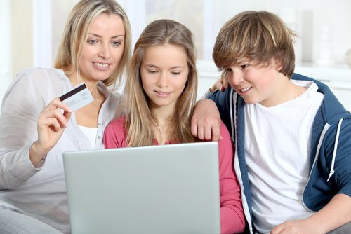 In an increasingly digital world, making sure your child understands how to use a credit card is vital to their financial literacy. NEW BLOG POST: veitengruberlaw.wordpress.com/2020/10/27/tea…

#teensandmoney #kidsandmoney #creditcardsincollege
