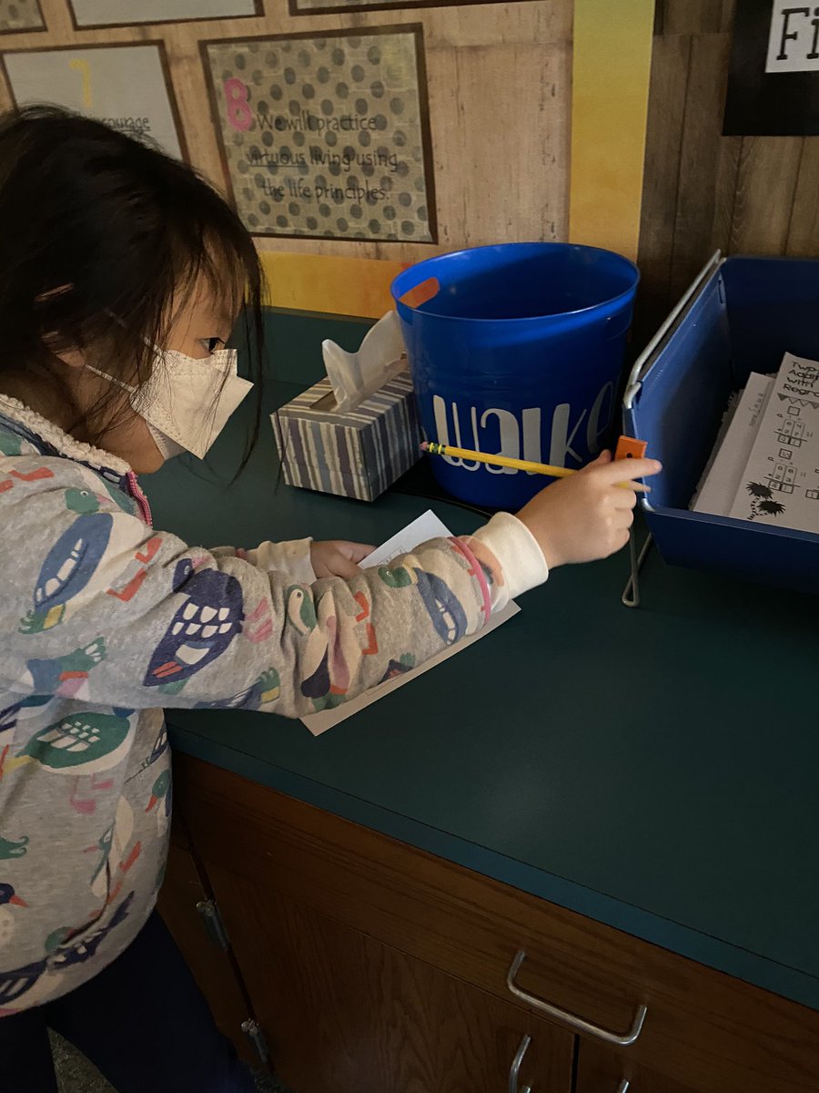 mrswalker_2's tweet photo. We loved hunting for magnetic objects in our classroom! #wilsonway https://t.co/P5Cv0IsmdK