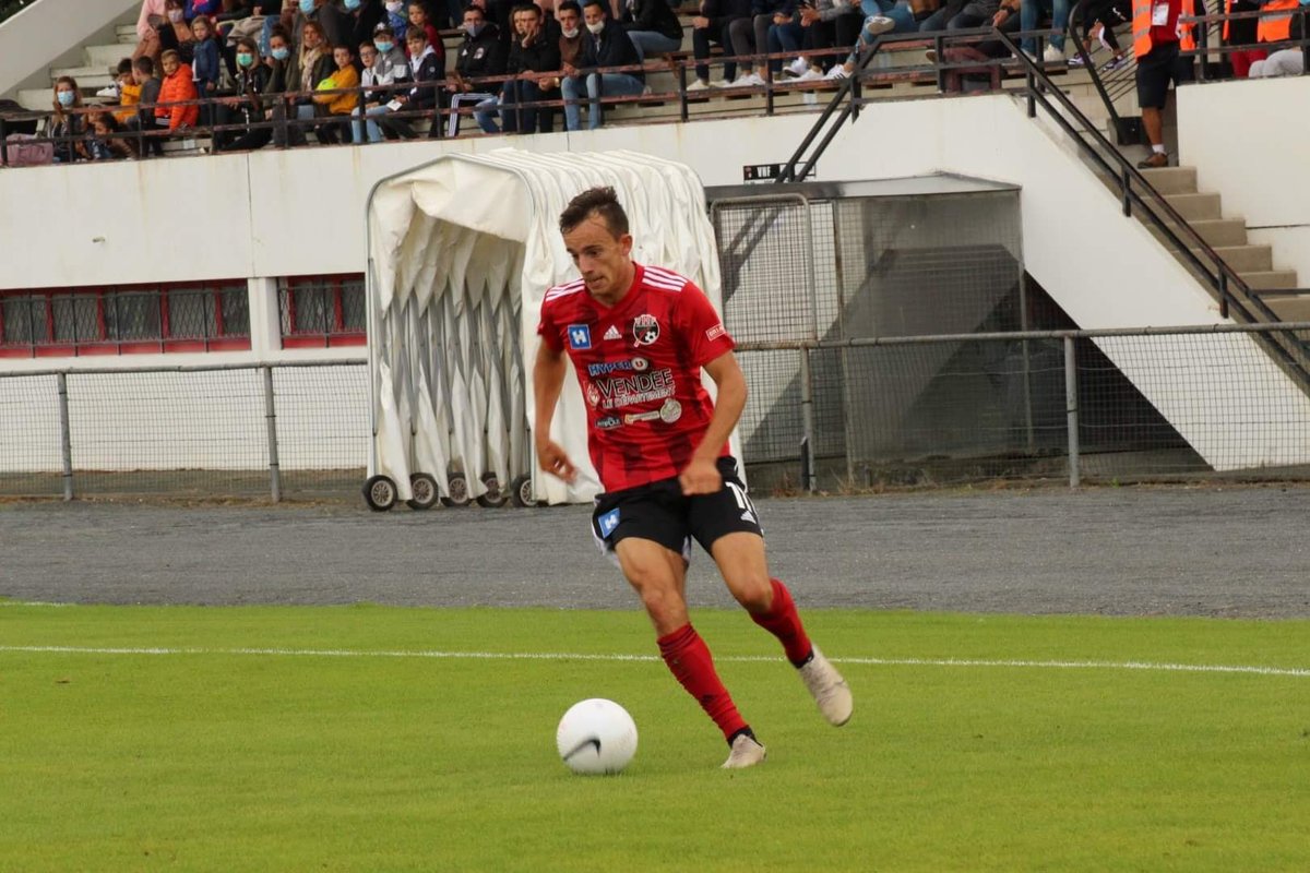 VHFootOfficiel's tweet photo. 🗣 A quelques heures de la réception de l’ @USColomiers en match en retard de la 8ème journée de #National2, Pierre #GRELLIER nous a accordé un entretien... ➡️ https://t.co/1d4eMfsMdb
👋 Merci Pierre et rendez-vous demain (16h) à #Massabielle !
🔴⚫️ #AllezVHF #VHFUSC https://t.co/fNF5fVFLl0