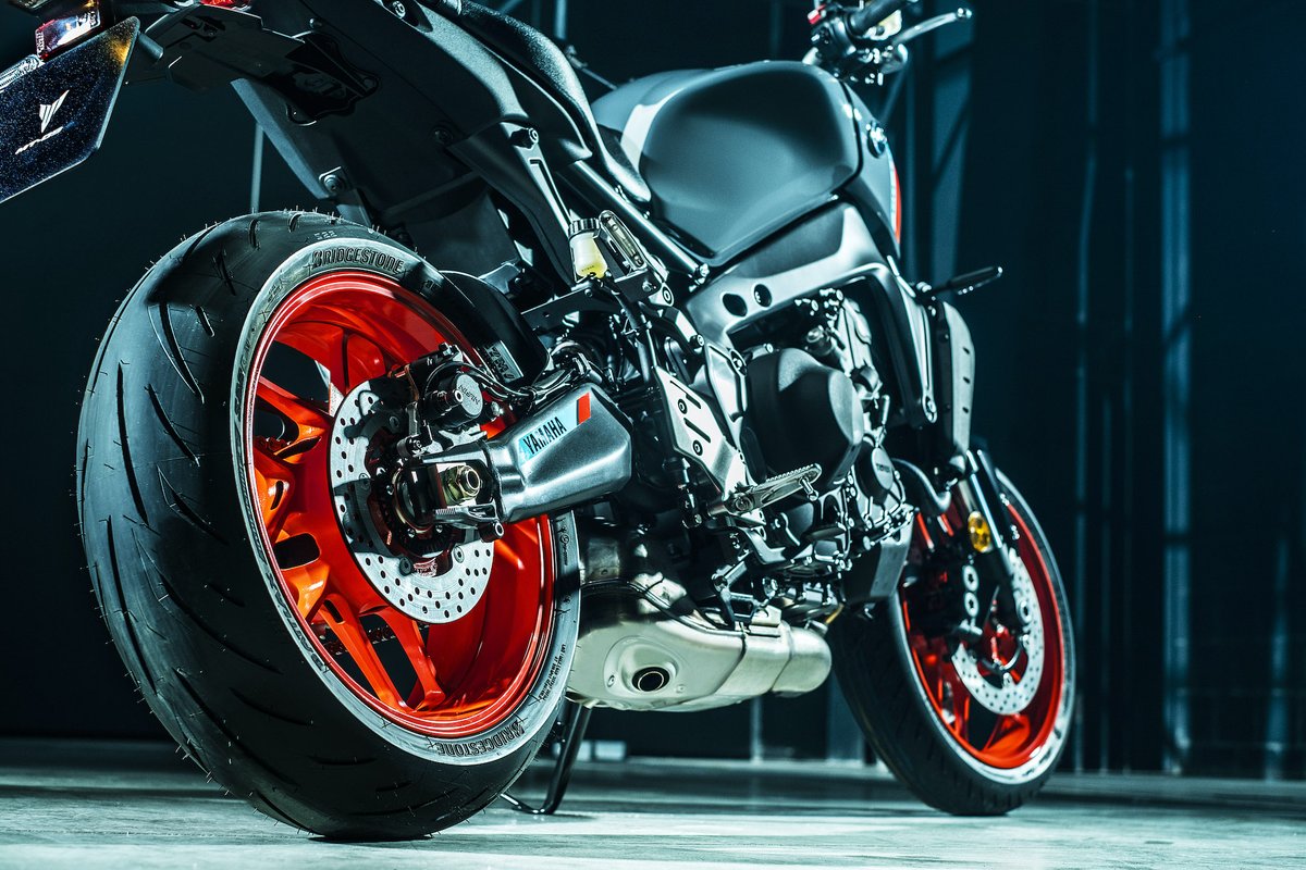 Here's a closer look at the all-new MT-09! 

With a larger, more powerful engine with more torque and all-new lightweight chassis - this is the revolution of an icon. 

#DarkSideofJapan #HyperNaked