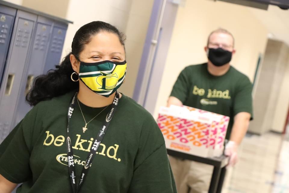 LCPSchools's tweet photo. Today, our division admin team delivered doughnuts to our Educators division-wide! Now THAT is how you start Tuesday on a positive note! 🍩 https://t.co/iUKgAP9dwK