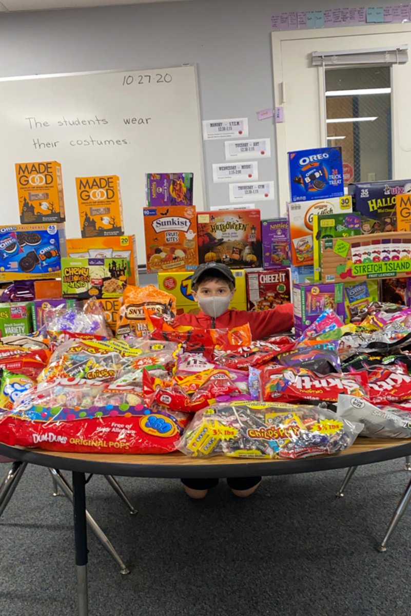 hms_hockessin's tweet photo. Now that's a lot of treats!  Elementary students prepare treat bags for this Friday's Halloween festivities.  A huge thank you to our parents for all the sweet donations.  #hmsde #halloweenfun https://t.co/PKoapsZqbP