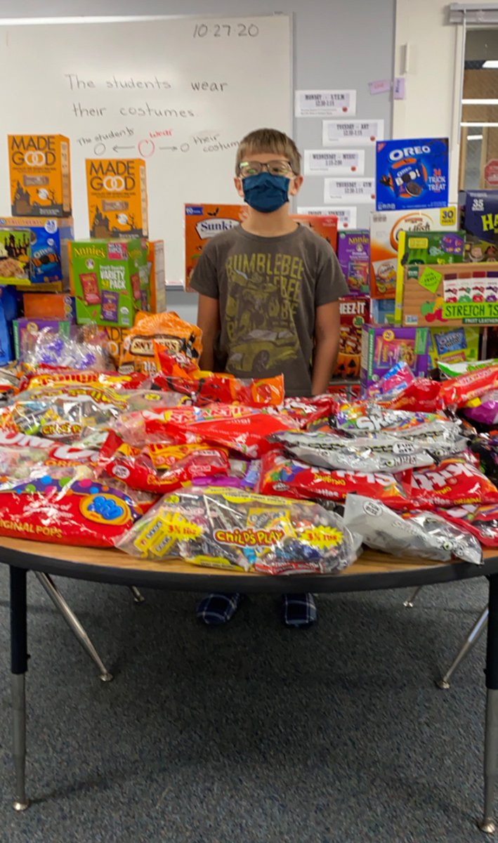 hms_hockessin's tweet photo. Now that's a lot of treats!  Elementary students prepare treat bags for this Friday's Halloween festivities.  A huge thank you to our parents for all the sweet donations.  #hmsde #halloweenfun https://t.co/PKoapsZqbP