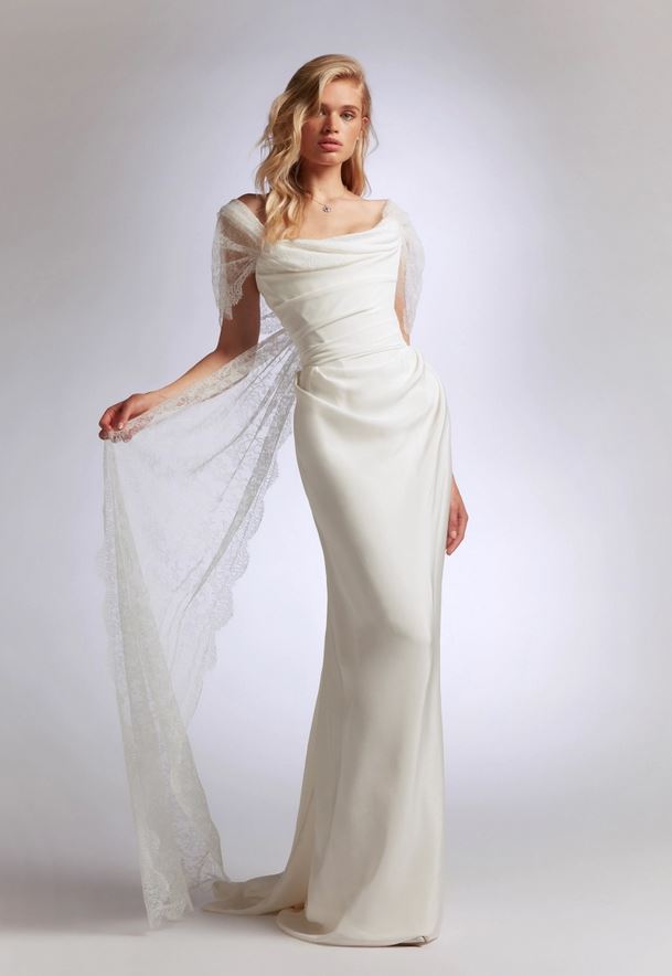 Abitosposa Super Glam L Abito Da Sposa A Colonna Con Mantella In Pizzo Abbinata Followwestwood T Co R6c10i1eg3 Couture Bridal Cape T Co Cnskdj0mdj