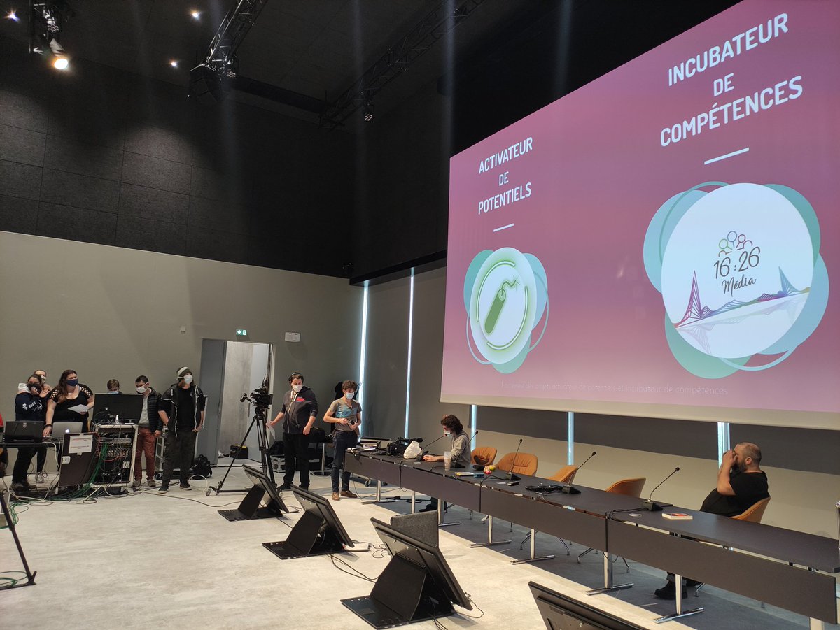 le_lab_'s tweet image. Culture &amp;amp; Nature et les jeunes de la @MLCENTREMANCHE aux manettes. Répétitions du lancement des projets #Incubateur et @APotentiels en direct de l'#epic2020. Ça va être 🔥🔥🔥