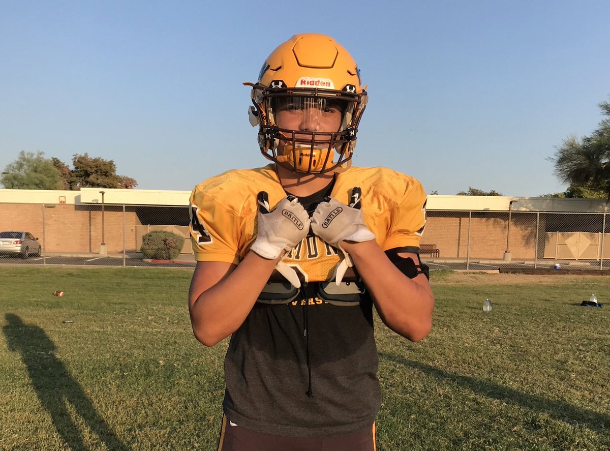 AZHSFB's tweet photo. ArizonaVarsity Question of the Day (10/27/2020) 

We’re almost halfway through the season for some AZ teams... who are a few players that you think are in contention for OFFENSIVE player of the year in their division? Tag them below ⬇️ https://t.co/gyAdVbIQsJ