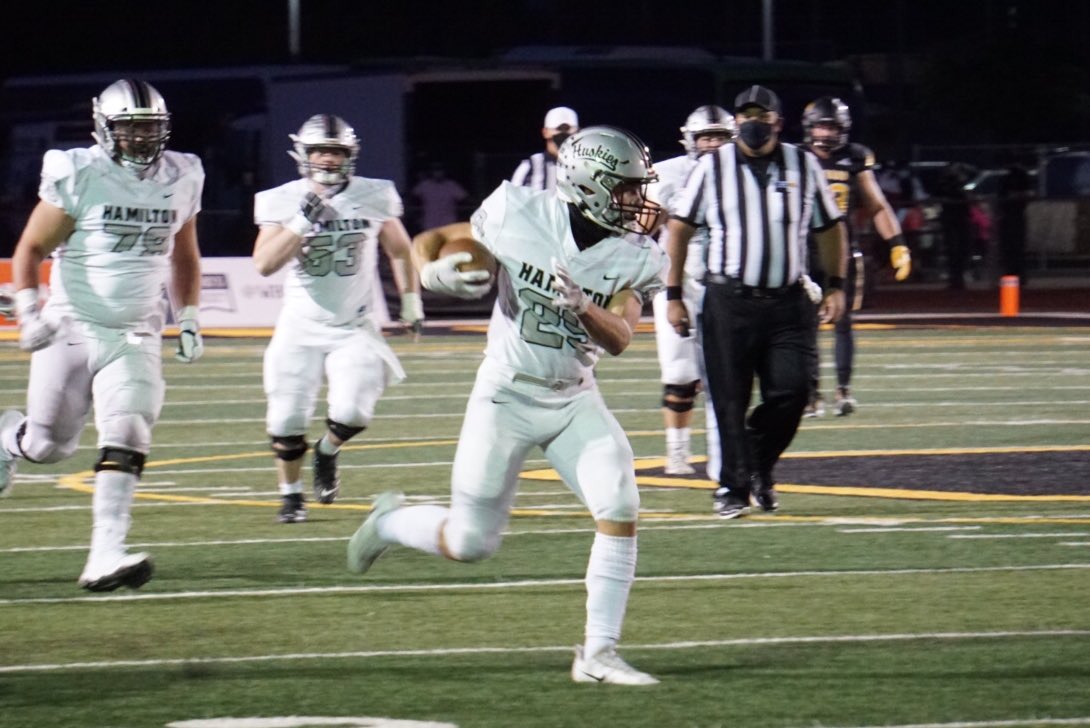 AZHSFB's tweet photo. ArizonaVarsity Question of the Day (10/27/2020) 

We’re almost halfway through the season for some AZ teams... who are a few players that you think are in contention for OFFENSIVE player of the year in their division? Tag them below ⬇️ https://t.co/gyAdVbIQsJ