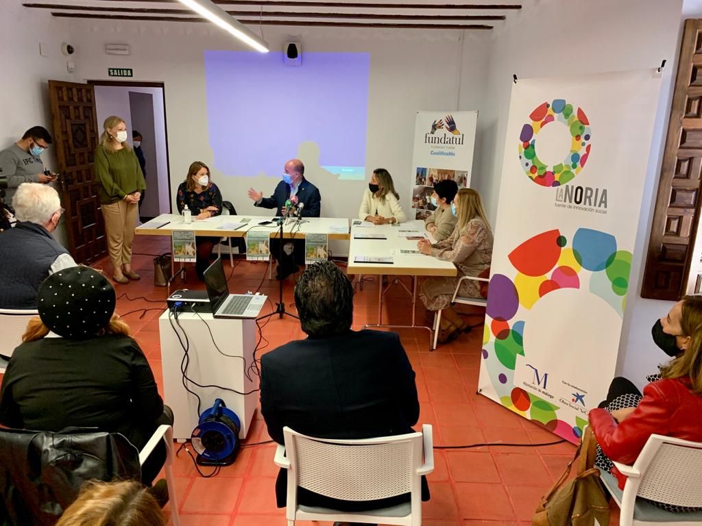 diputacionMLG's tweet photo. . @lanoria_mlg junto a #Fundatul trabajará la inserción laboral en el sector primario de personas con #diversidadfuncional de zonas #rurales de la comarca de #Antequera.
👉 https://t.co/iijEvsLXU1
@FundlaCaixa https://t.co/fRt5AWkFfe