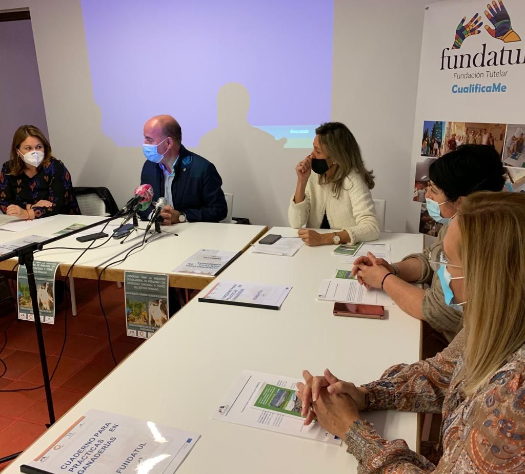 diputacionMLG's tweet photo. . @lanoria_mlg junto a #Fundatul trabajará la inserción laboral en el sector primario de personas con #diversidadfuncional de zonas #rurales de la comarca de #Antequera.
👉 https://t.co/iijEvsLXU1
@FundlaCaixa https://t.co/fRt5AWkFfe