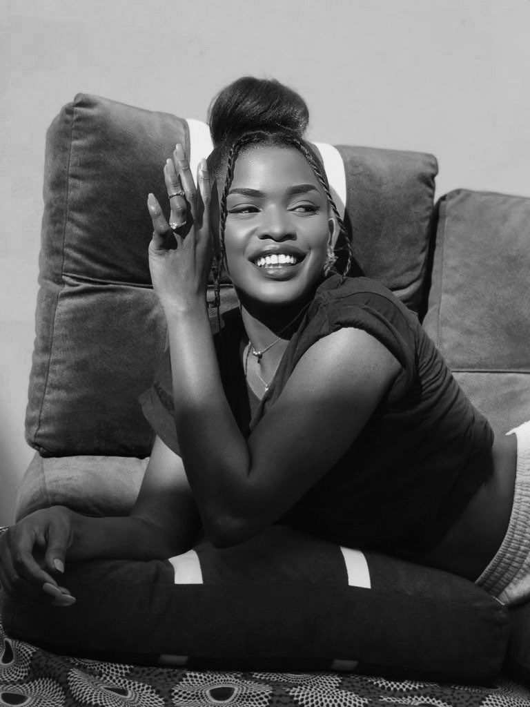 newbellmusic's tweet photo. 🇨🇲🌍❤️ @RENISS_ ❤️🌍🇨🇲 Listen to her latest album “Nzo” on all streaming platforms! Download it on Bandcamp and with mobile money now! https://t.co/UjNWSBVWbc https://t.co/5qv0VWL72Q