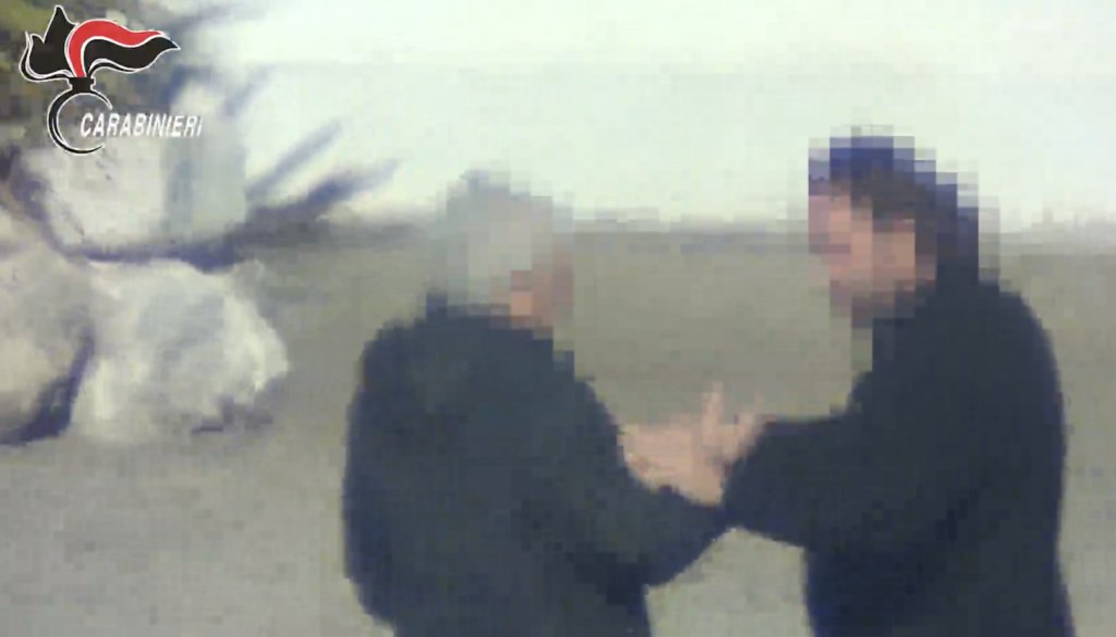 "Le mani della #Mafia sul settore agroalimentare in #Puglia": blitz dei #Ros, 48 #Arresti - VIDEO
https://t.co/PxmIFxM6Gv
#Agricoltura https://t.co/ARO5sGxn0b
