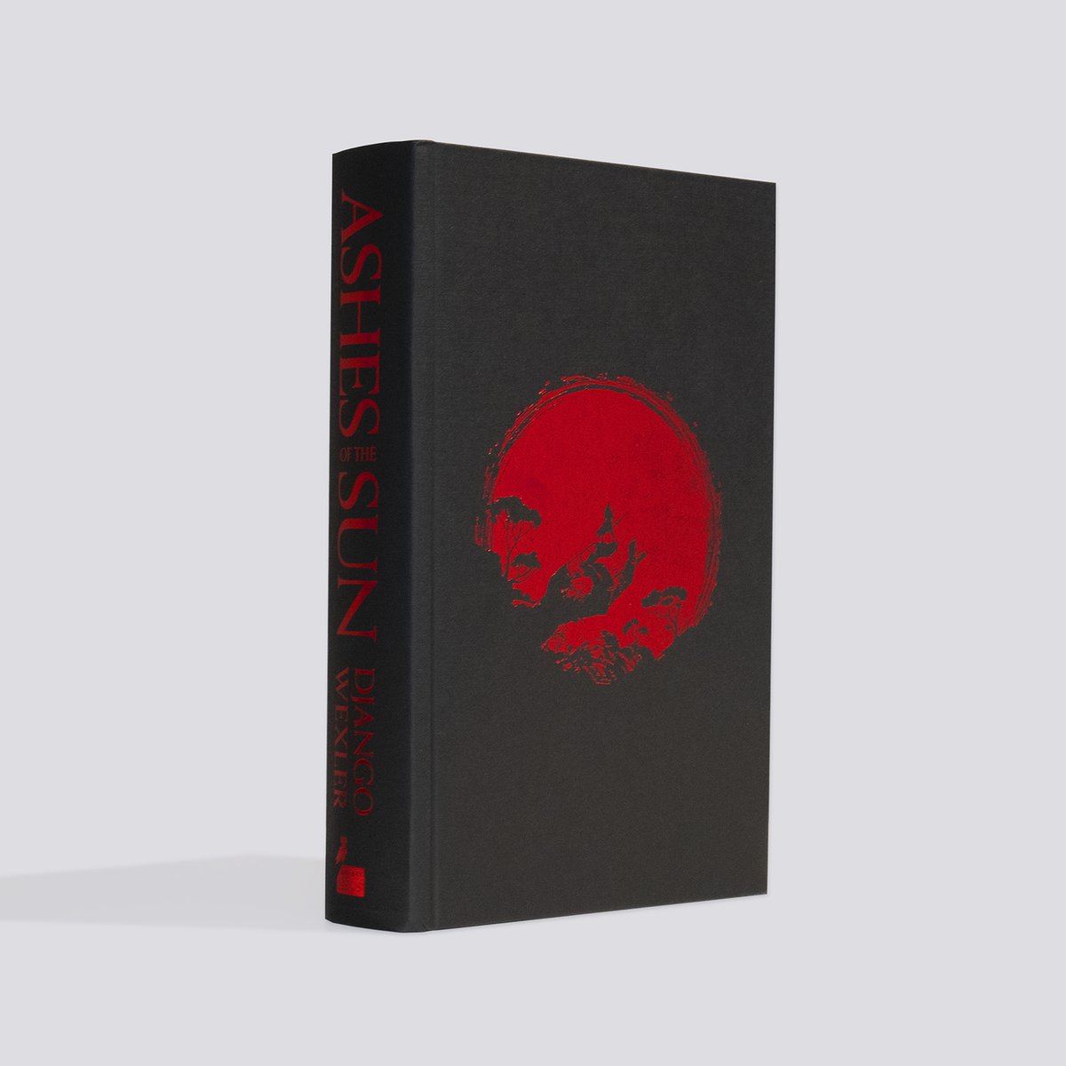 HoZ_Books's tweet photo. Big shout out to our fantastic design & production team for smashing it out the park this autumn 👏👏
Here's the stunning special edition of #AshesoftheSun by @DjangoWexler that went out to @GoldsboroBooks subscribers in October.
Just look at that foil. And the sprayed edges!🤤 https://t.co/XkflAuv7Yf
