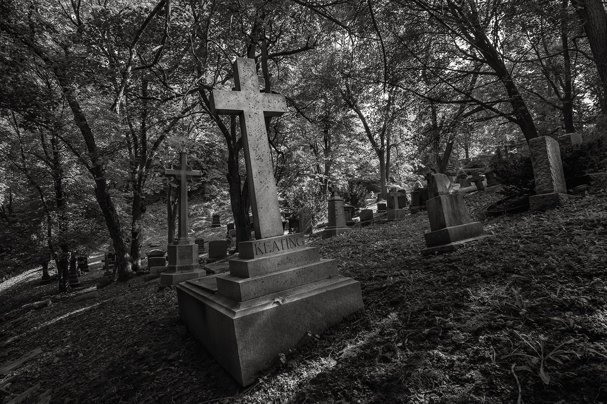 AWayWithACamera's tweet photo. Halloween #lockdowntravel on my TRAVEL PHOTO BLOG today - a tour of Toronto's oldest cemeteries https://t.co/AEnDWZ1CiV #traveltuesday #Toronto #cemetery #Halloween #travelblogtuesday #travelphotography #travelblogger #travelphotoblog #graveyard https://t.co/LMLlbcnxq6