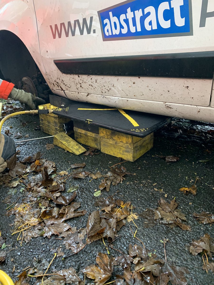 Incident this afternoon in #Horwich, Person with hand trapped under vehicle whilst changing a flat tyre, with ⁦<a href="/manchesterfire/">Greater Manchester Fire and Rescue Service</a>⁩ , lifting air bags from ⁦<a href="/TRU_Manchester/">TRU Manchester</a>⁩ ⁦with ⁦<a href="/NWAirAmbulance/">North West Air Ambulance Charity</a>⁩ <a href="/NWAmbulance/">North West Ambulance Service</a> <a href="/NW_Fire_Control/">North West Fire Control</a>⁩, casualty has minor injuries