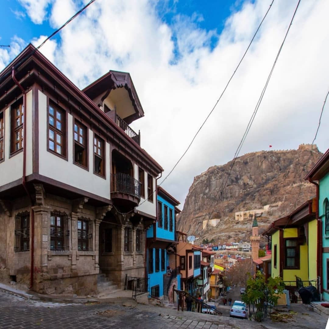 visit_afyon's tweet image. Rengarenk sokakları ile #çavuşbaş 🎨

@visit.afyon

#buluşmanoktamızafyon
#renklerindili
#renklibirsokak
#tarihikonaklar
#karahisarkalesi
#millethamamı
#mevlevihane

📍Afyonkarahisar - Çavuşbaş Mahallesi