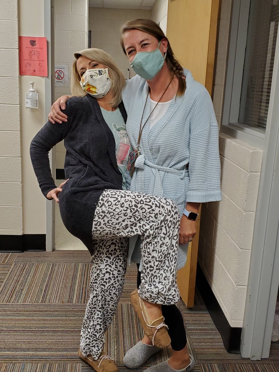 scpalmer57's tweet photo. Pajama Day for Spirit Week! Love our AP's  Gresham Middle School Fountain City Strong @HHunter0206 @JMcDonaldKCS https://t.co/tMojYWHbVI
