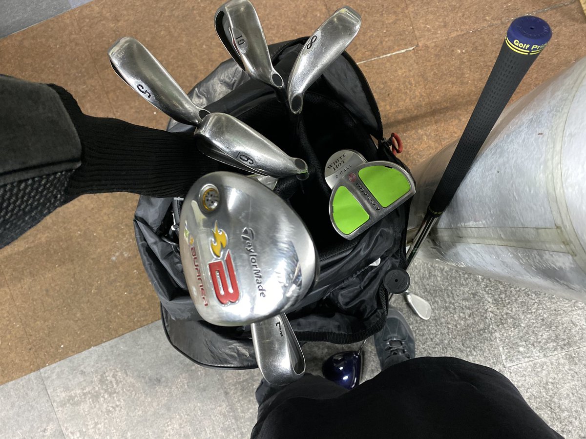 鈴木恵子 ドライヘッド専門店 王様の昼寝 Gulgul 本八幡店 そこまで見ませんでしたが 18ホールで拾ってマスター室に預けてましたよー ゴルフ場に聞いてみてください