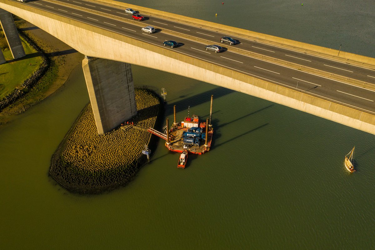Red7Marine's tweet photo. 🌟PROJECT COMPLETION🌟

We recently completed a contract to empty the pollution control chambers and drop gate manholes on #OrwellBridge on behalf of @Ringway_UK and @HighwaysEngland.

Photography credit: https://t.co/oK30D21DtE

#MarineConstruction #RiverOrwell #JackUpBarge https://t.co/O1FmY4nqRZ