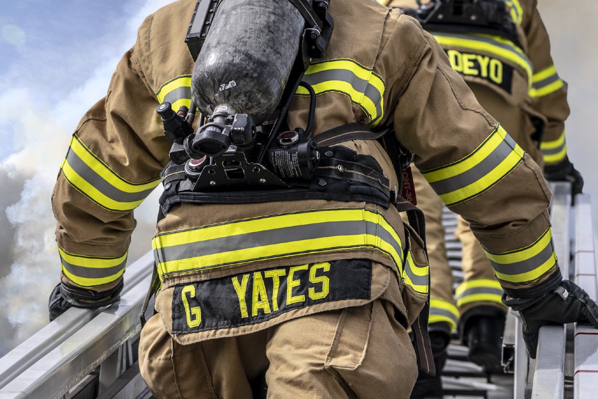 SafetyComponent's tweet photo. Proven Performance. Unmatched Mobility.
Our PBI Max™ outer shell fabric delivers triple-threat performance — unmatched protection, unmatched durability, and unmatched comfort.
#PBIMax #OuterShells #SafetyComponents #Manufacturing #FireProtection #FireService #Firefighter https://t.co/1vDAaHZeNk