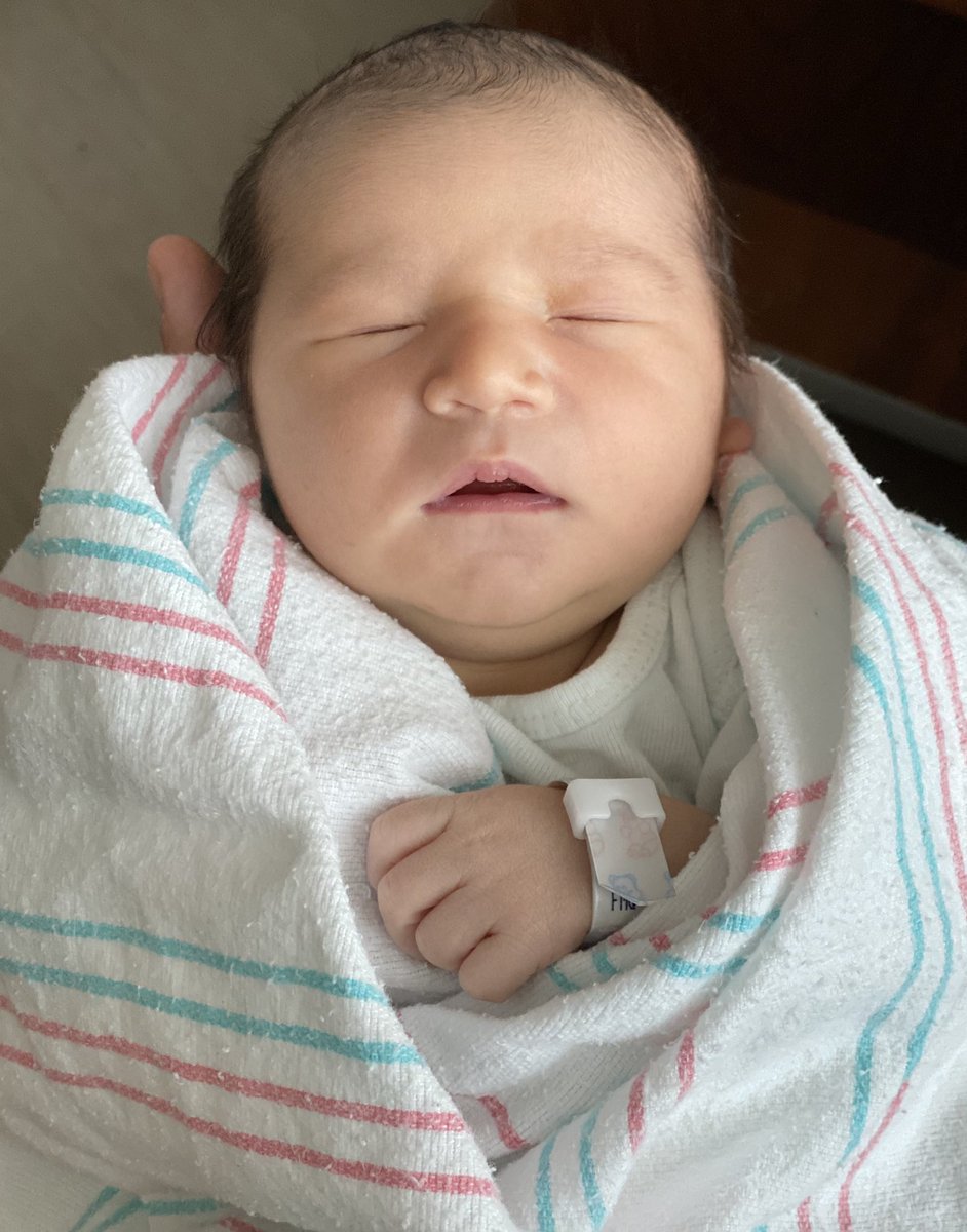 KyleABooker's tweet photo. Welcome to the 🌎 Rowan James Booker! Born 10/25/20 and weighing in at 7 lbs 14 oz / 21-1/4 inches long. We ❤️ you, son! https://t.co/Dz0ZVBwEMO