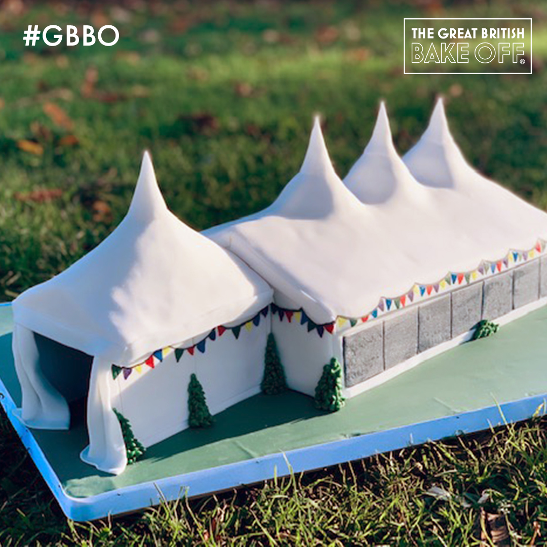 As it’s our 100th episode tonight, a few familiar faces have been kind enough to knock up a few celebratory treats! Here’s a magnificent Bake Off Tent Cake from the sublime  @SpongeCakeSqTin!  #GBBO  