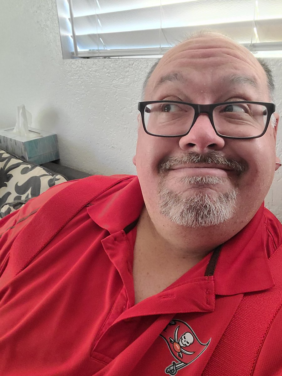 EisenhowerCEC's tweet photo. Wearing red for Red Ribbon Week! #knightsdoitright #SHHSRRW  @shhs_principal @SHHSASB @shhs_counselors @AthleticsSHHS https://t.co/pd6bstDrpv