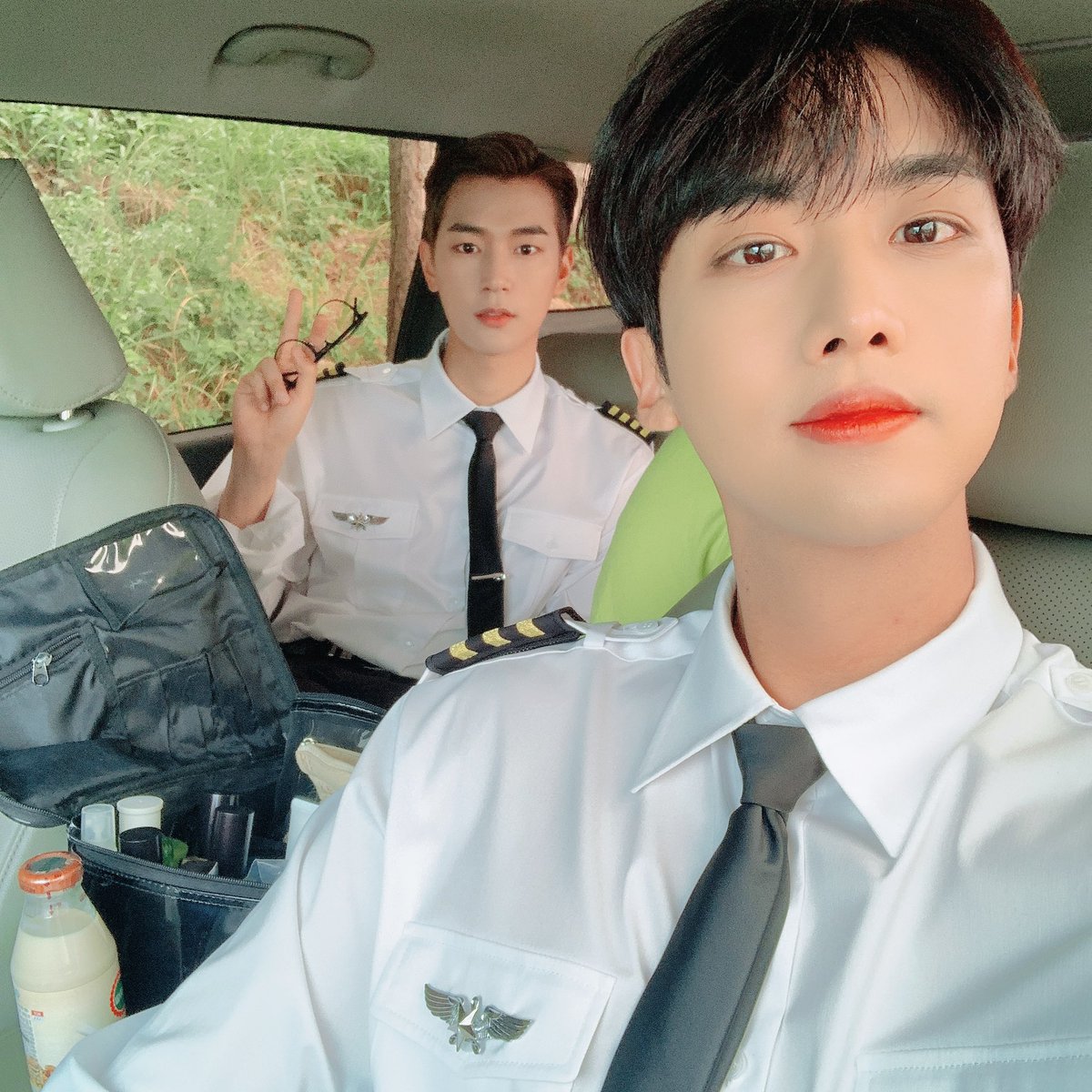 KNKOfficial220's tweet photo. [인성] 떠함! 얼굴 진짜작다😆생일축하해😋 https://t.co/NARjG2rkxU
