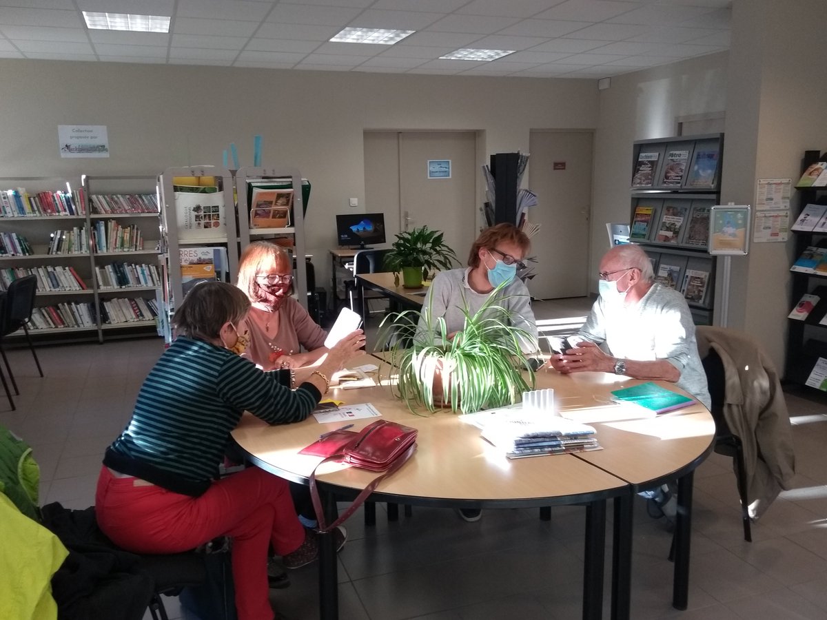 FrServicesDiois's tweet photo. Atelier numérique avec le Pass Numérique ! Aujourd'hui, on apprend et on développe ses compétences sur son smartphone 📱
#passnumérique #inclusionnumérique @ANCTerritoires https://t.co/39ifRvtFCZ