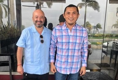 RenatoSalesmx's tweet photo. El diálogo es el camino para lograr acuerdos en lo esencial: Salud, educación, seguridad y empleo. Campeche necesita sumar. Esa es nuestra convicción, nuestro objetivo.
Renato 🤜🏼🤛🏼
@CpCarlosRuelas
#Campeche #RenatoSales #CampechanoApoyaCampechano #ConRenaTodos https://t.co/b7T27Z6G8R
