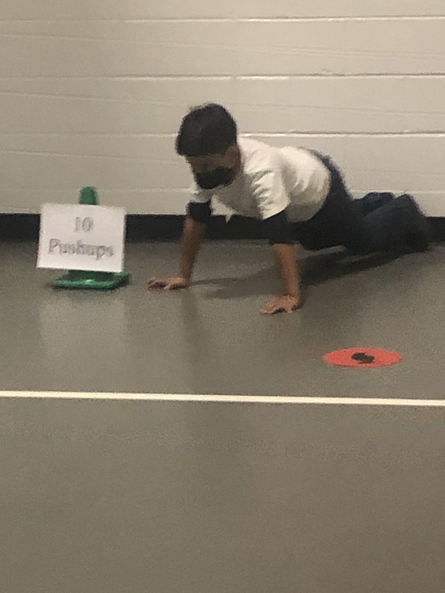 CFBISD's tweet photo. ¡Estudiantes de Stark practicando buena deportividad con resistencia y en equipo en 3er grado! 
 
Stark students practicing good sportsmanship with endurance &amp; teamwork in 3rd grade! @StarkPrincipal @CFBISD @janiestarkpta 
#CFBTuesdayTakeover #StarkTakeover #StarkStallions https://t.co/ArjwtW5AXg