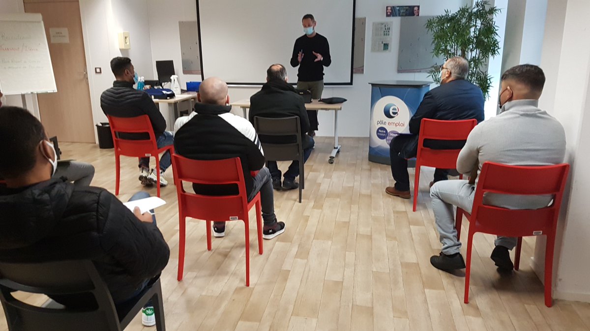 CarolineCHOCHO1's tweet photo. 🔝Session de recrutement réussie cet après-midi au @poleemploi_HDF de #Tourcoing : Pierre DUPONT de #Supplay Intérim et Recrutement a pu rencontrer cet après-midi 11 candidats désireux de devenir chauffeur de bus pour #TranspoleIlévia 🚌 https://t.co/8ofHqaC4yc
