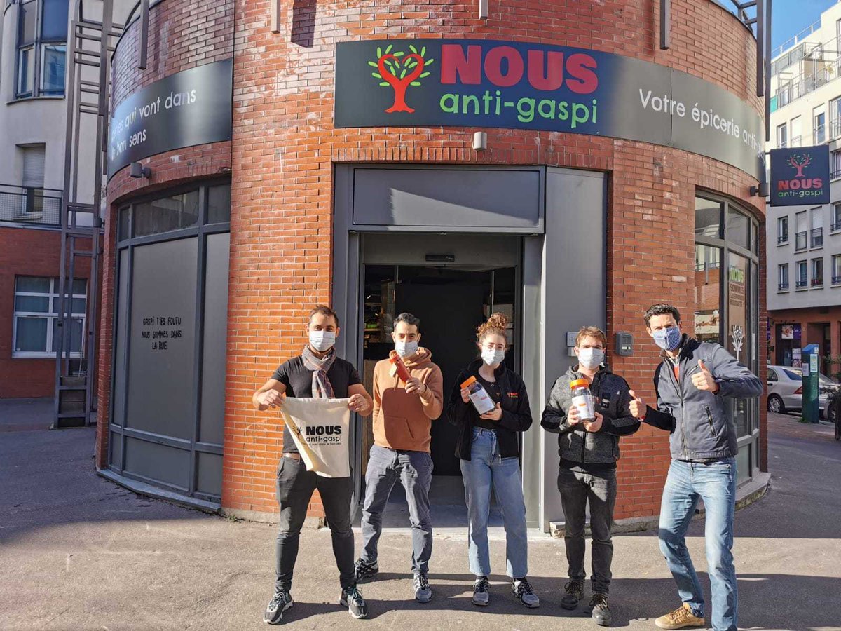 phenixfr's tweet image. 🚨Rdv demain pour l’ouverture du 2em magasin parisien NOUS #Antigaspi quartier Montparnasse ! Remettez la consommation dans le bon sens en privilégiant des produits sauvés du #gaspillage, locaux et de saison🍎
Chez @phenixfr on est fiers d'être un partenaire des premiers jours 👏