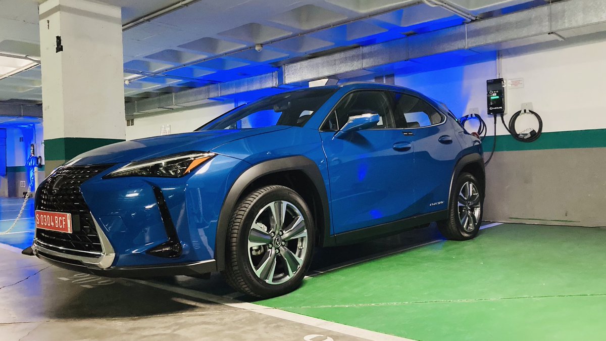 Propulsado con un avanzado motor eléctrico con una potencia de 150kW (204cv) y 300 Nm de par instantáneo #LexusUX300e